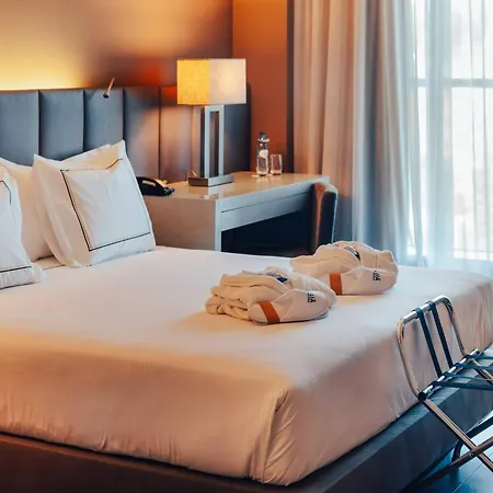 Melia & Hotell 5*